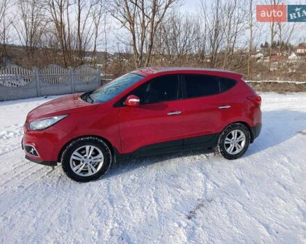 Красный Хендай их35, объемом двигателя 2 л и пробегом 185 тыс. км за 9700 $, фото 1 на Automoto.ua