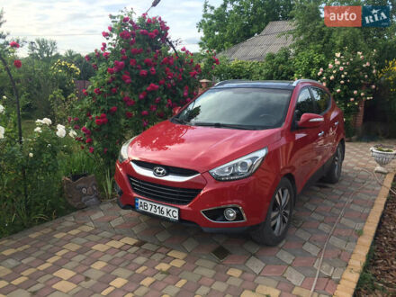 Красный Хендай их35, объемом двигателя 2 л и пробегом 100 тыс. км за 15500 $, фото 1 на Automoto.ua