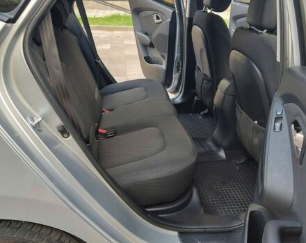 Серый Хендай их35, объемом двигателя 2 л и пробегом 32 тыс. км за 14600 $, фото 15 на Automoto.ua