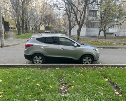 Сірий Хендай іх35, об'ємом двигуна 2 л та пробігом 156 тис. км за 9999 $, фото 4 на Automoto.ua