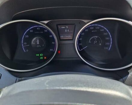 Серый Хендай их35, объемом двигателя 2 л и пробегом 174 тыс. км за 12000 $, фото 16 на Automoto.ua