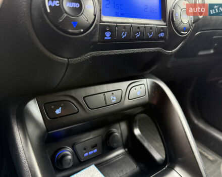 Серый Хендай их35, объемом двигателя 2 л и пробегом 175 тыс. км за 7250 $, фото 24 на Automoto.ua