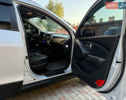 Серый Хендай их35, объемом двигателя 1.69 л и пробегом 270 тыс. км за 9999 $, фото 103 на Automoto.ua
