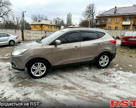 Серый Хендай их35, объемом двигателя 20 л и пробегом 215 тыс. км за 7550 $, фото 1 на Automoto.ua