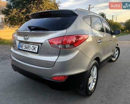 Серый Хендай их35, объемом двигателя 2 л и пробегом 187 тыс. км за 9900 $, фото 6 на Automoto.ua