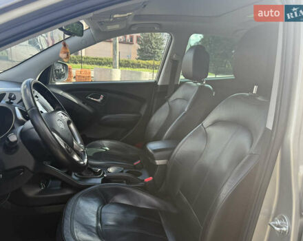 Хендай их35 2010 в Хмельницком на Automoto.ua Серый Хендай их35, объемом двигателя 2 л и пробегом 180 тыс. км за 11000 $, фото 9 на Automoto.ua