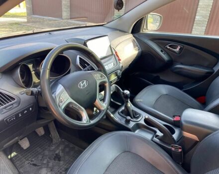Сірий Хендай іх35, об'ємом двигуна 2 л та пробігом 244 тис. км за 10300 $, фото 8 на Automoto.ua