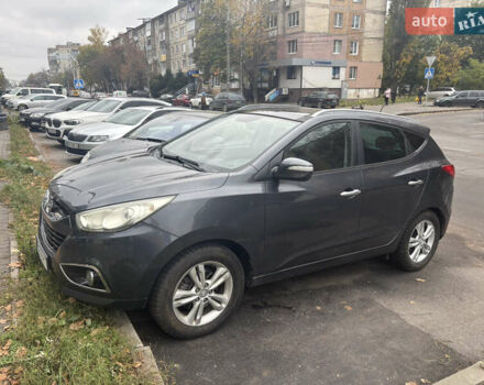 Серый Хендай их35, объемом двигателя 1.69 л и пробегом 225 тыс. км за 11500 $, фото 3 на Automoto.ua