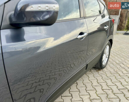 Серый Хендай их35, объемом двигателя 2 л и пробегом 262 тыс. км за 12150 $, фото 19 на Automoto.ua