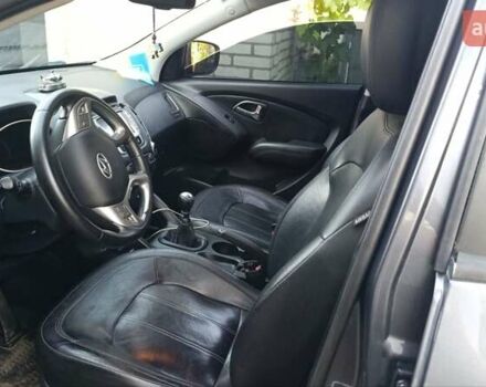 Серый Хендай их35, объемом двигателя 2.01 л и пробегом 232 тыс. км за 12500 $, фото 2 на Automoto.ua