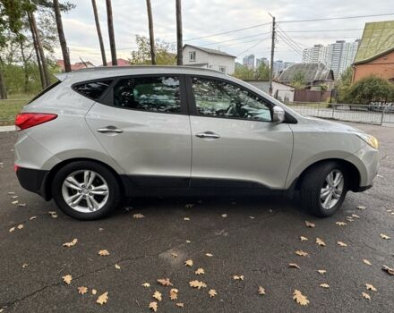 Серый Хендай их35, объемом двигателя 2 л и пробегом 190 тыс. км за 10700 $, фото 19 на Automoto.ua