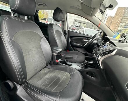 Сірий Хендай іх35, об'ємом двигуна 2 л та пробігом 209 тис. км за 11500 $, фото 2 на Automoto.ua