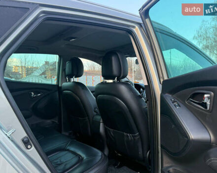 Серый Хендай их35, объемом двигателя 2 л и пробегом 180 тыс. км за 11200 $, фото 9 на Automoto.ua