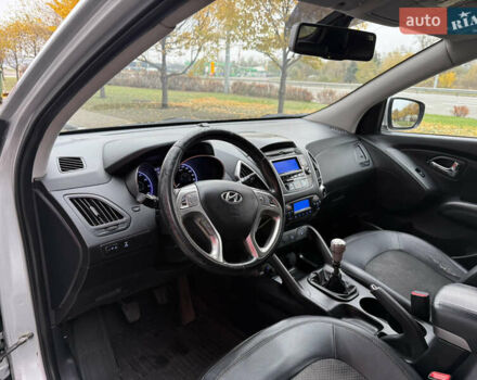 Серый Хендай их35, объемом двигателя 2 л и пробегом 175 тыс. км за 7700 $, фото 15 на Automoto.ua