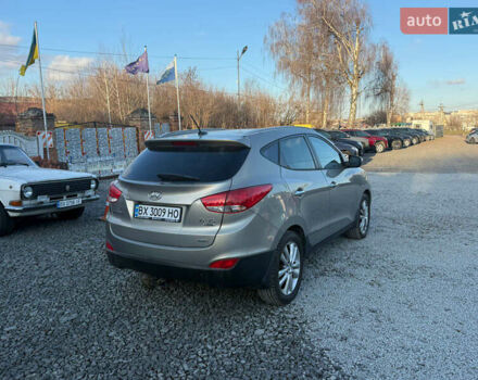 Серый Хендай их35, объемом двигателя 2 л и пробегом 180 тыс. км за 11200 $, фото 10 на Automoto.ua