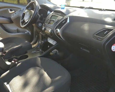 Серый Хендай их35, объемом двигателя 2 л и пробегом 170 тыс. км за 11500 $, фото 2 на Automoto.ua