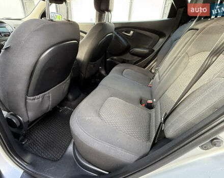 Серый Хендай их35, объемом двигателя 2 л и пробегом 260 тыс. км за 9800 $, фото 16 на Automoto.ua