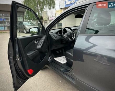 Серый Хендай их35, объемом двигателя 1.7 л и пробегом 192 тыс. км за 14250 $, фото 57 на Automoto.ua