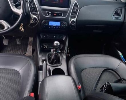 Серый Хендай их35, объемом двигателя 2 л и пробегом 244 тыс. км за 10950 $, фото 27 на Automoto.ua