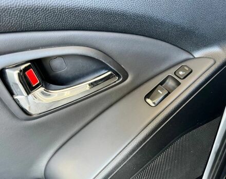 Серый Хендай их35, объемом двигателя 2 л и пробегом 163 тыс. км за 10800 $, фото 22 на Automoto.ua