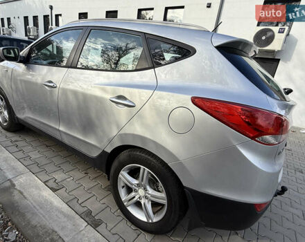 Серый Хендай их35, объемом двигателя 2 л и пробегом 260 тыс. км за 9800 $, фото 11 на Automoto.ua