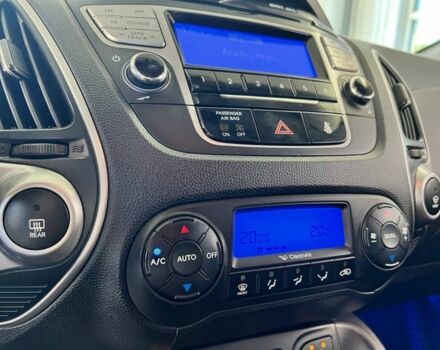 Серый Хендай их35, объемом двигателя 2 л и пробегом 163 тыс. км за 10800 $, фото 14 на Automoto.ua