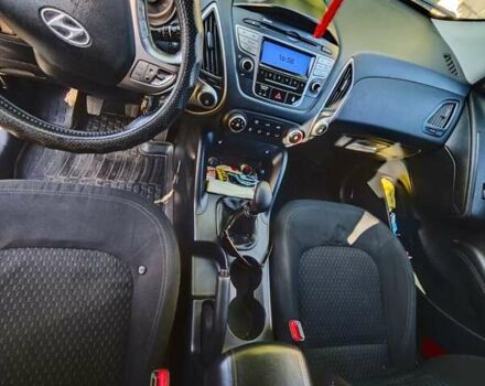 Серый Хендай их35, объемом двигателя 2 л и пробегом 207 тыс. км за 10600 $, фото 20 на Automoto.ua