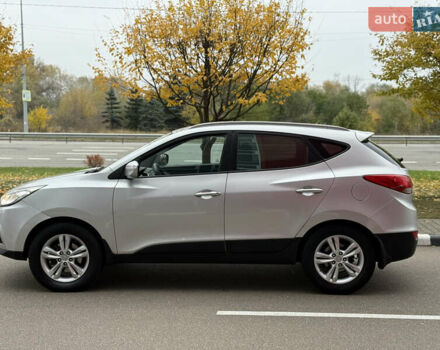 Серый Хендай их35, объемом двигателя 2 л и пробегом 175 тыс. км за 7250 $, фото 7 на Automoto.ua