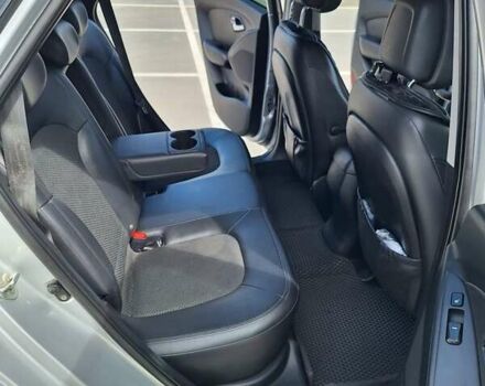 Серый Хендай их35, объемом двигателя 2 л и пробегом 174 тыс. км за 12000 $, фото 23 на Automoto.ua