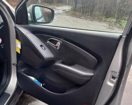 Серый Хендай их35, объемом двигателя 2 л и пробегом 244 тыс. км за 10950 $, фото 18 на Automoto.ua