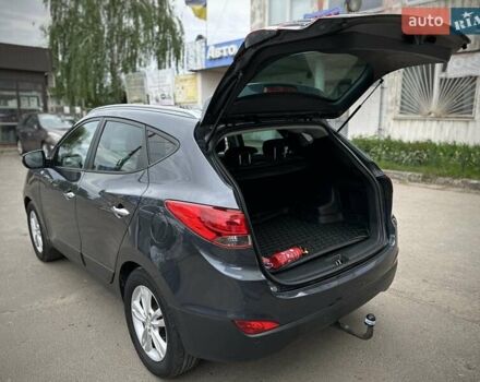 Серый Хендай их35, объемом двигателя 1.7 л и пробегом 192 тыс. км за 14250 $, фото 4 на Automoto.ua