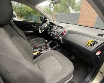 Серый Хендай их35, объемом двигателя 2 л и пробегом 72 тыс. км за 11000 $, фото 7 на Automoto.ua