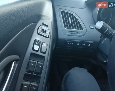 Серый Хендай их35, объемом двигателя 2 л и пробегом 249 тыс. км за 11200 $, фото 8 на Automoto.ua