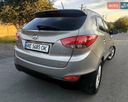 Серый Хендай их35, объемом двигателя 2 л и пробегом 187 тыс. км за 9900 $, фото 5 на Automoto.ua