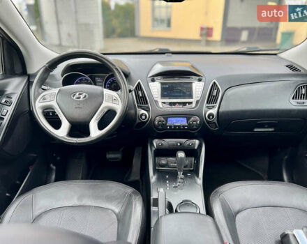 Серый Хендай их35, объемом двигателя 2 л и пробегом 262 тыс. км за 12150 $, фото 70 на Automoto.ua