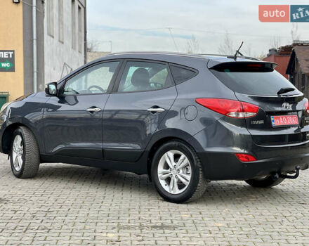 Серый Хендай их35, объемом двигателя 2 л и пробегом 262 тыс. км за 12150 $, фото 9 на Automoto.ua