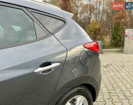 Серый Хендай их35, объемом двигателя 2 л и пробегом 262 тыс. км за 12150 $, фото 23 на Automoto.ua