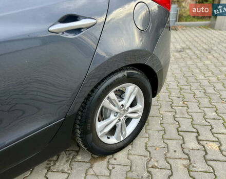 Серый Хендай их35, объемом двигателя 2 л и пробегом 262 тыс. км за 12150 $, фото 22 на Automoto.ua