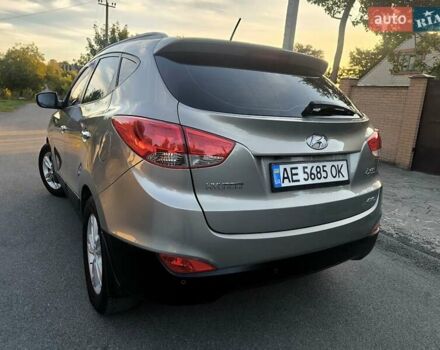 Серый Хендай их35, объемом двигателя 2 л и пробегом 187 тыс. км за 9900 $, фото 2 на Automoto.ua