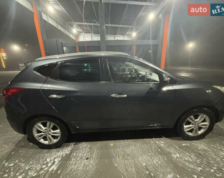 Серый Хендай их35, объемом двигателя 1.69 л и пробегом 225 тыс. км за 11500 $, фото 7 на Automoto.ua