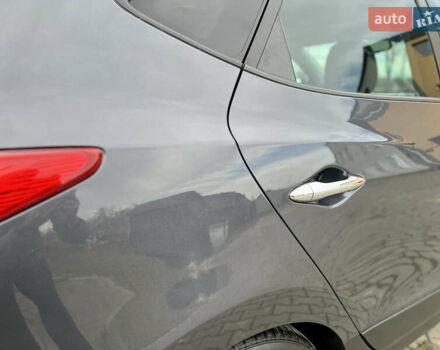 Серый Хендай их35, объемом двигателя 2 л и пробегом 262 тыс. км за 12150 $, фото 32 на Automoto.ua