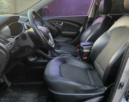 Серый Хендай их35, объемом двигателя 2 л и пробегом 187 тыс. км за 9900 $, фото 12 на Automoto.ua