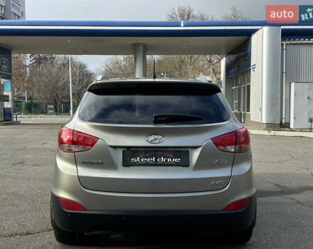 Серый Хендай их35, объемом двигателя 2 л и пробегом 170 тыс. км за 11999 $, фото 5 на Automoto.ua