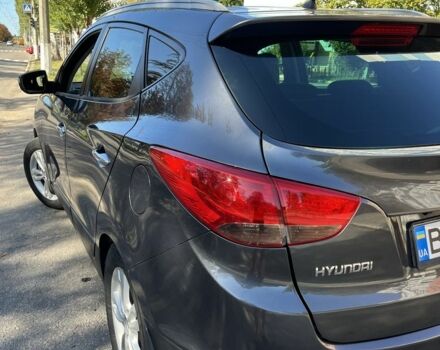 Серый Хендай их35, объемом двигателя 2 л и пробегом 279 тыс. км за 8300 $, фото 4 на Automoto.ua