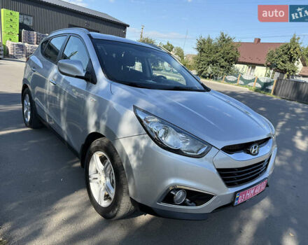 Серый Хендай их35, объемом двигателя 2 л и пробегом 250 тыс. км за 9900 $, фото 9 на Automoto.ua