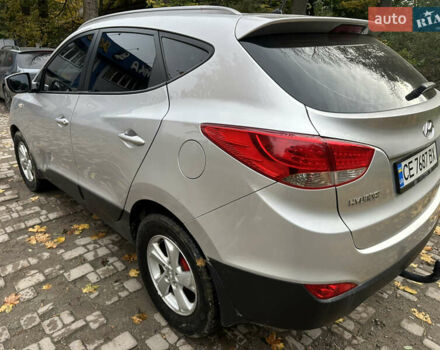Сірий Хендай іх35, об'ємом двигуна 2 л та пробігом 215 тис. км за 11600 $, фото 2 на Automoto.ua