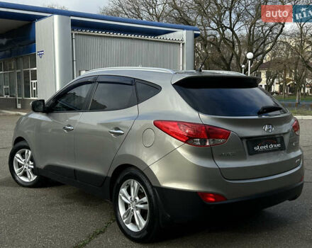 Серый Хендай их35, объемом двигателя 2 л и пробегом 170 тыс. км за 11999 $, фото 6 на Automoto.ua