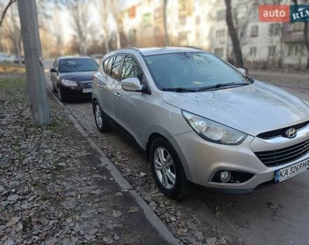 Серый Хендай их35, объемом двигателя 2 л и пробегом 249 тыс. км за 11200 $, фото 2 на Automoto.ua