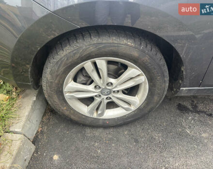 Серый Хендай их35, объемом двигателя 1.69 л и пробегом 225 тыс. км за 11500 $, фото 2 на Automoto.ua