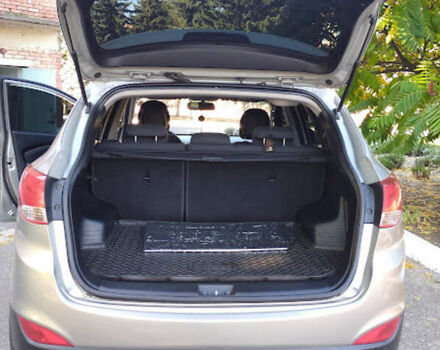 Серый Хендай их35, объемом двигателя 2 л и пробегом 170 тыс. км за 11500 $, фото 5 на Automoto.ua